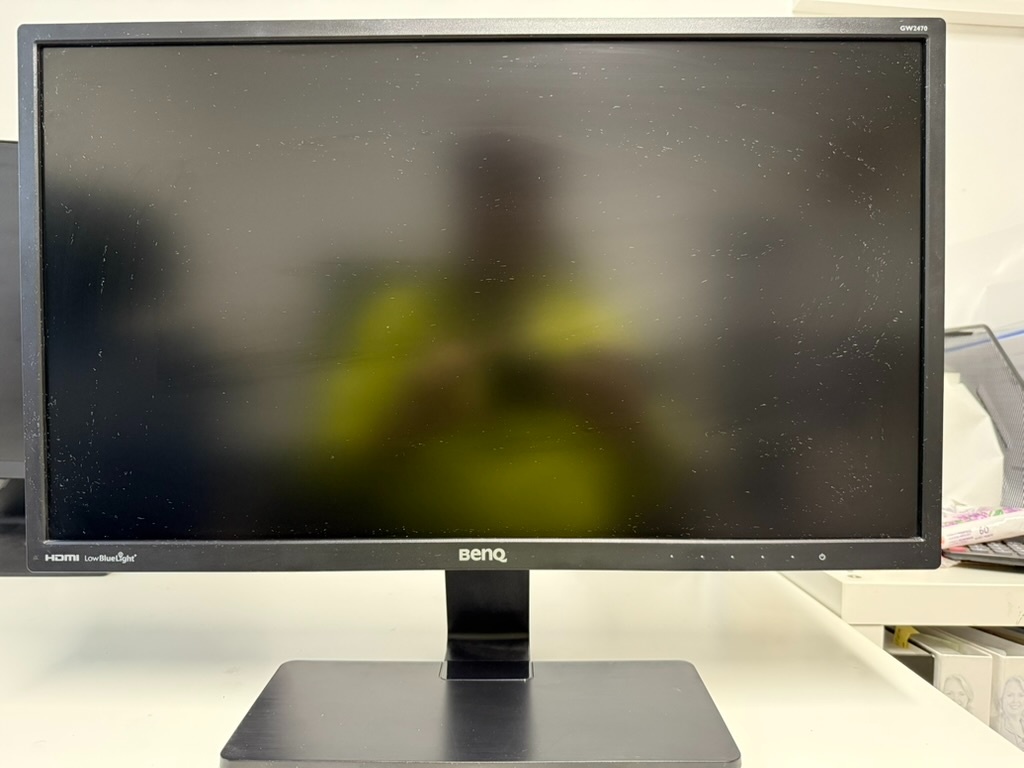 Predám 4ks LCD Monitorov Benq veľmi zachovalé Cena spolu 4