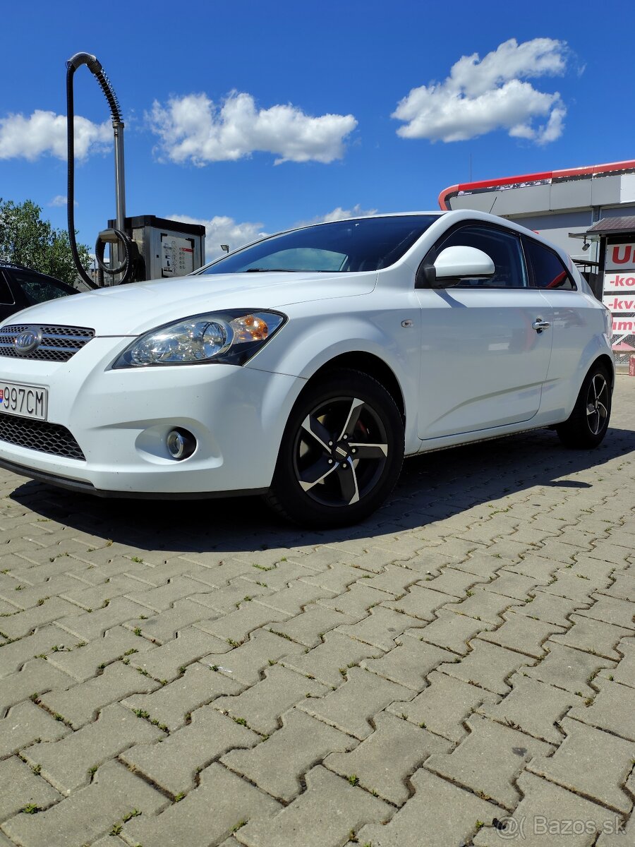 Kia ceed proceed 1,4 benzín