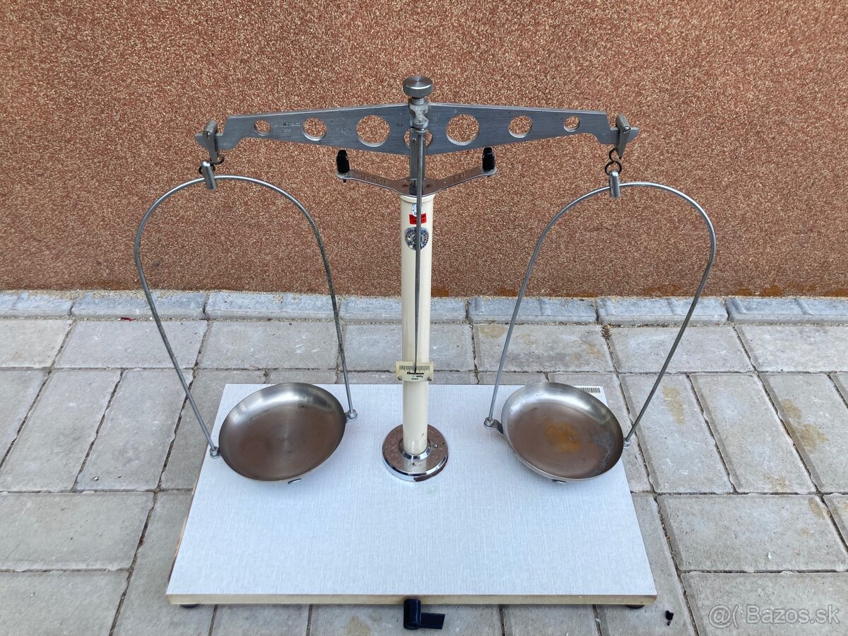 Rovnoramenná lekárenská váha SLM 03-13