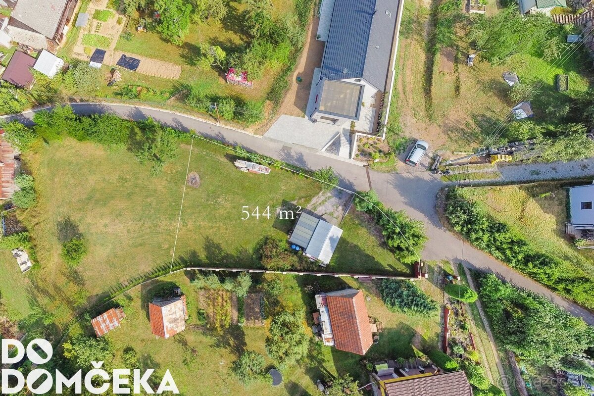 DO DOMČEKA | Slnečný stavebný pozemok v blízkosti lesa, Krík