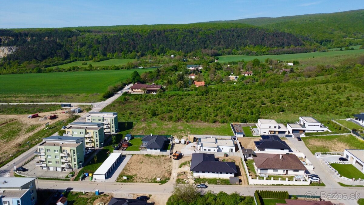 Stavebny pozemok pre RD 600m2 Nové Mesto nad Váhom,