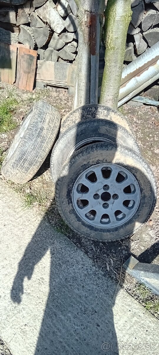 Predam kolesa na škodu feliciu