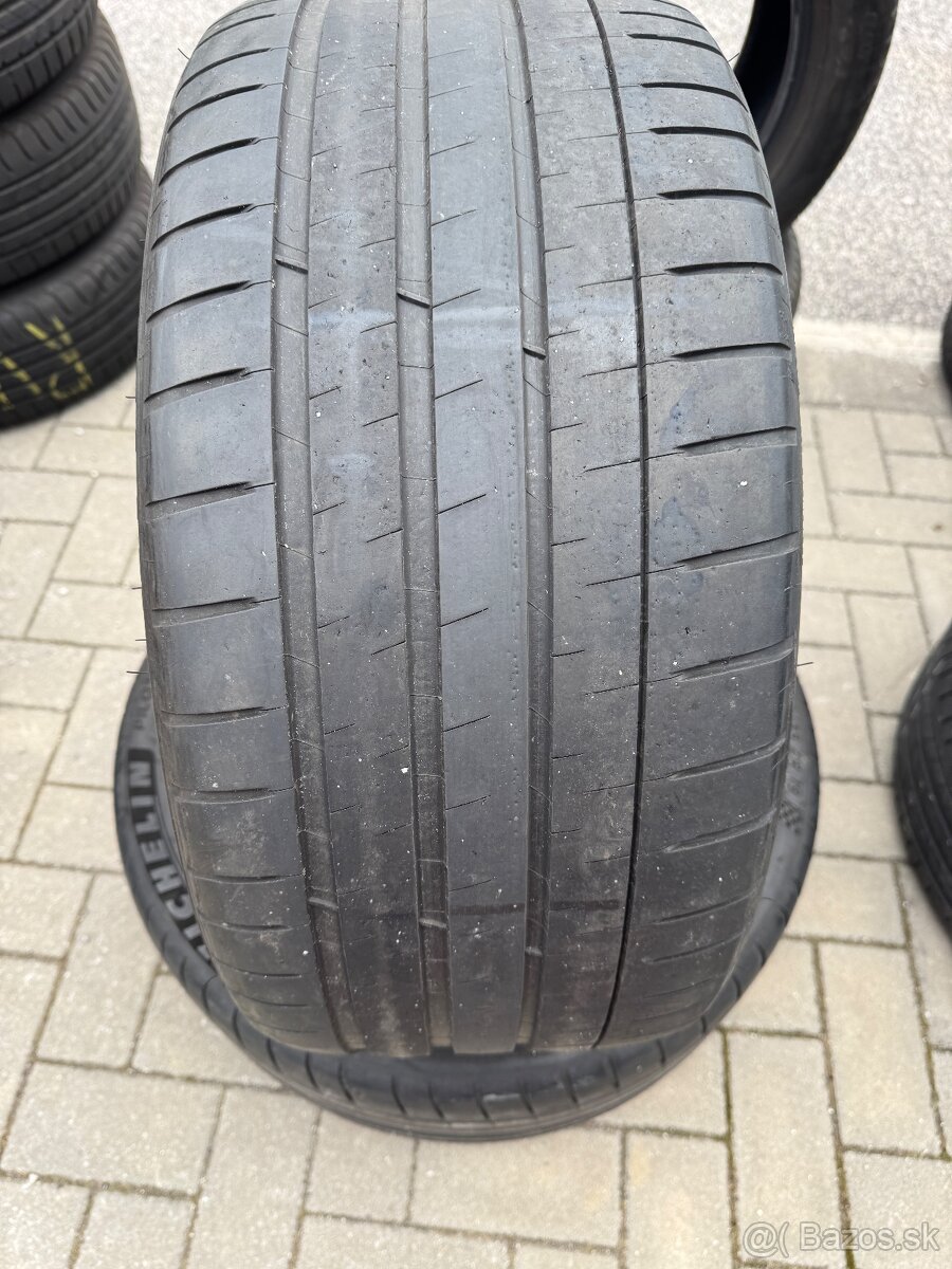 275/35R19 Michelin