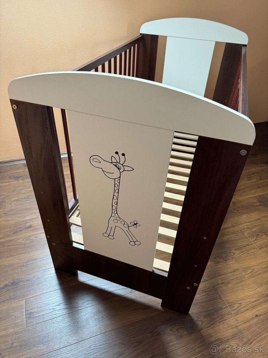 Predám detskú postieľku bez matraca.Rozmery 120x60cm
