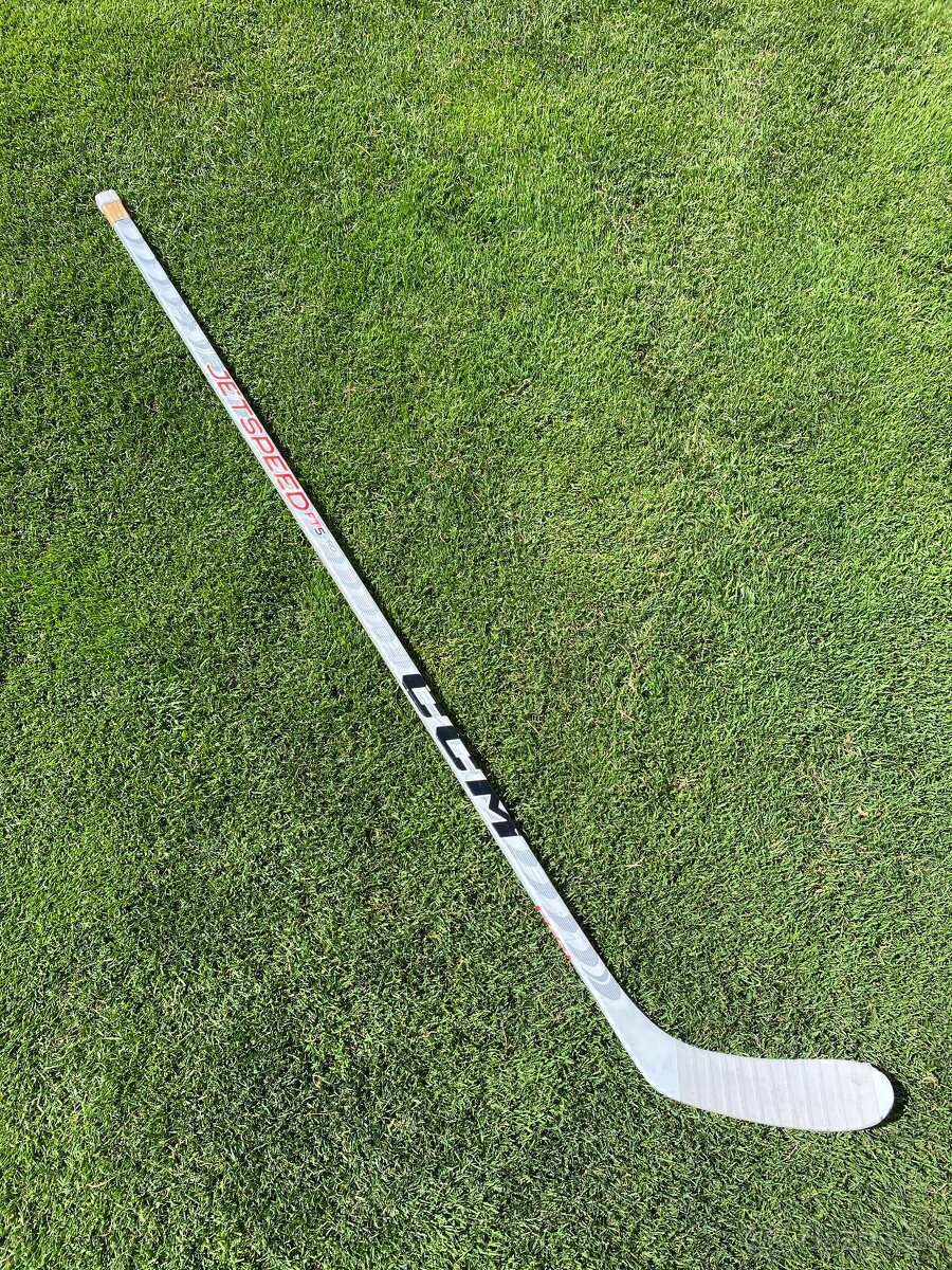 Najvyššia rada CCM JETSPEED FT5 PRO hokejka