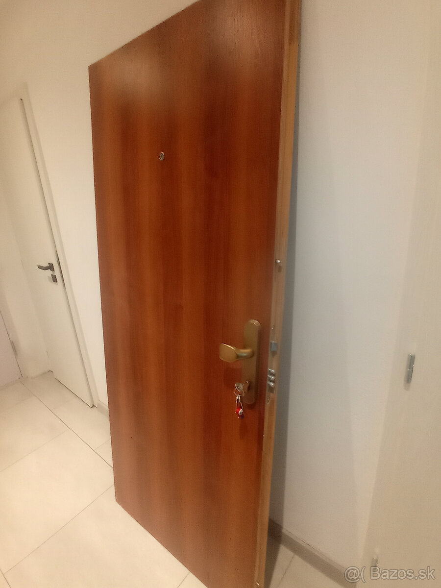 Bezpečnostné dvere 80ky Pravé