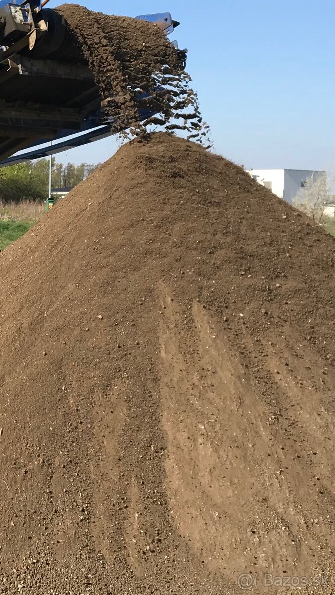 preosiata zemina na predaj, aj s dopravou - trávnik, kríky