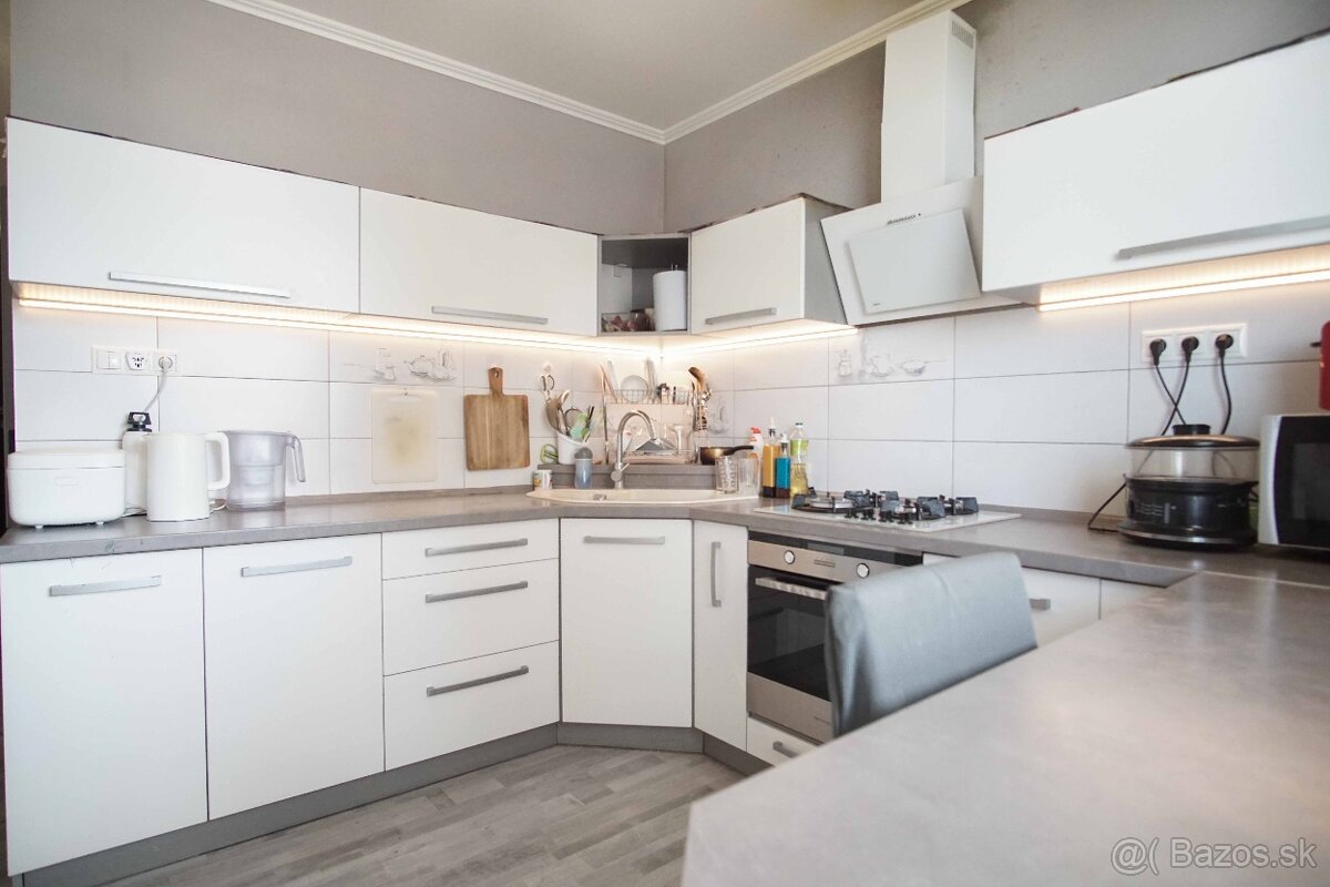 Kompletne prerobený veľký 2-izbový byt na ul. Nábrežná, Nové