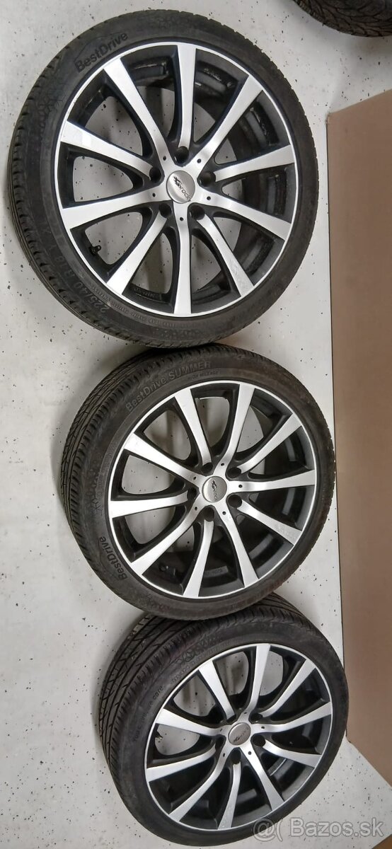 225/40 R18 brock
