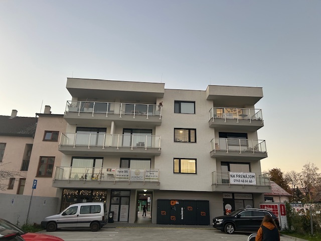 Na prenájom komerčný priestor-kancelária, služby