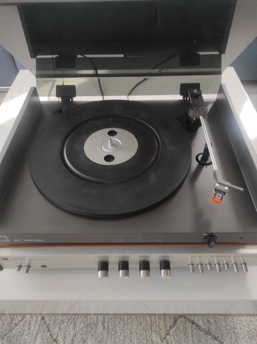 Tesla zosilovač a gramo.