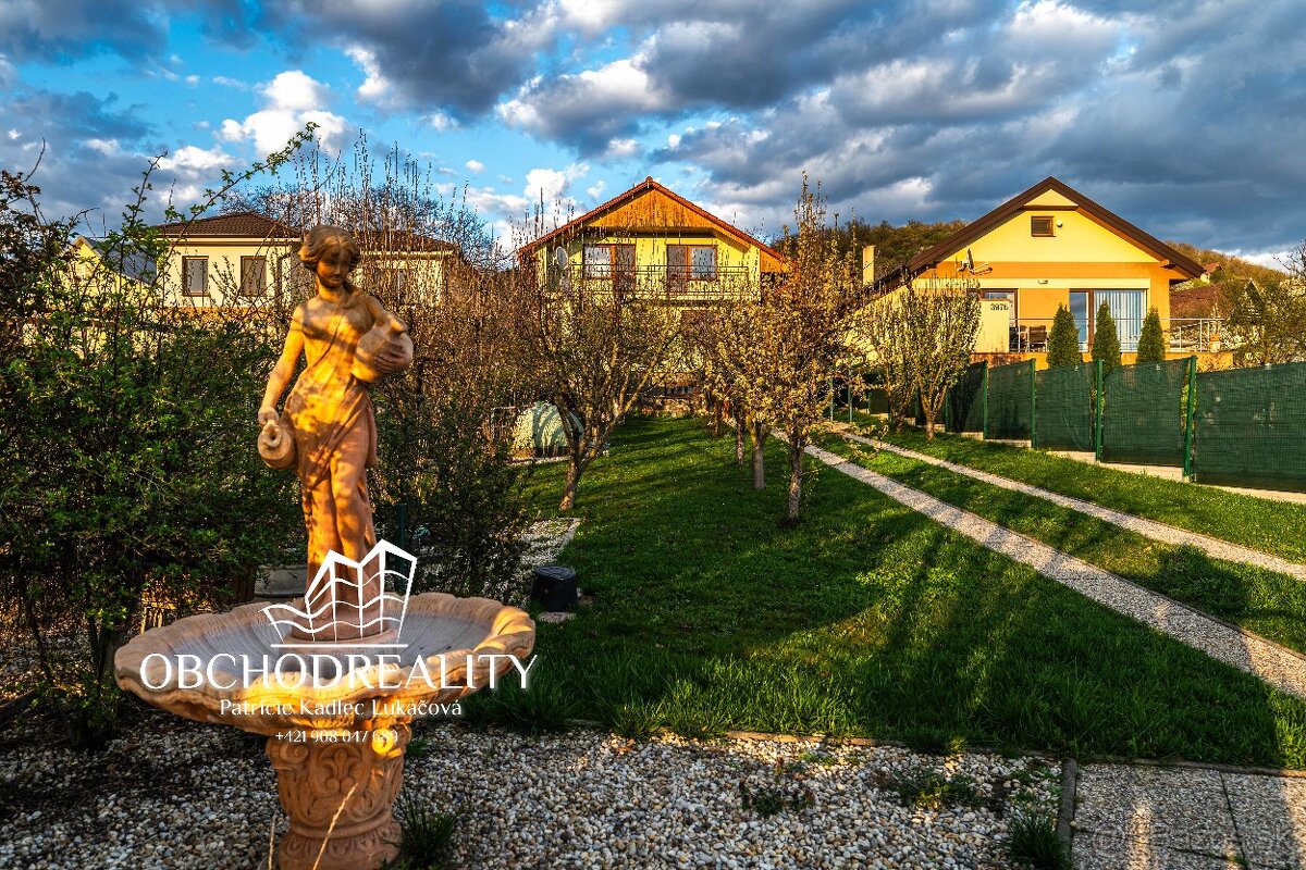 Rodinný dom s bazénom, relax zónou neďaleko Šíravy