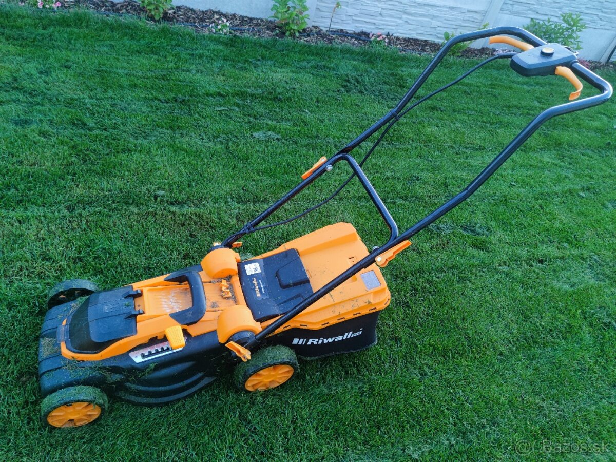 Riwall PRO RALM 3820 set Akumulátorová kosačka