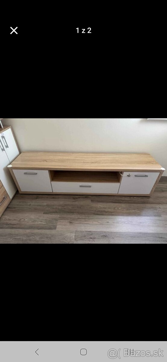 Stolík pod TV