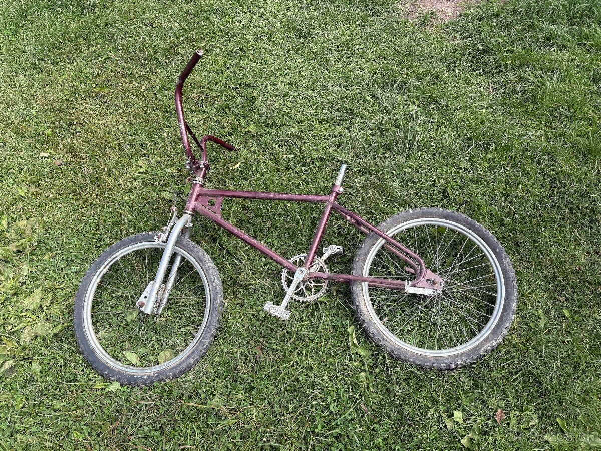 Stary bicykel BMX