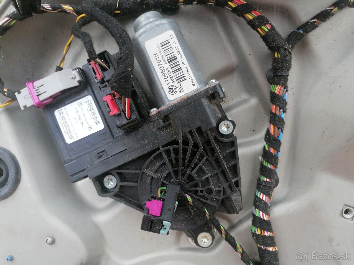 Motorček stahovania okna Octavia 2
