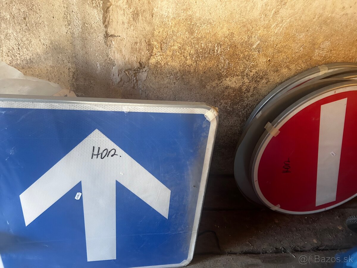Dopravné značky na cestu