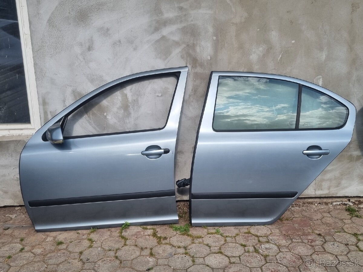 Škoda Octavia 2 sedan ľavé dvere