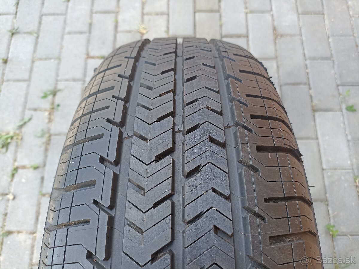 Letné pneu Michelin Agilis 215/60 R17C