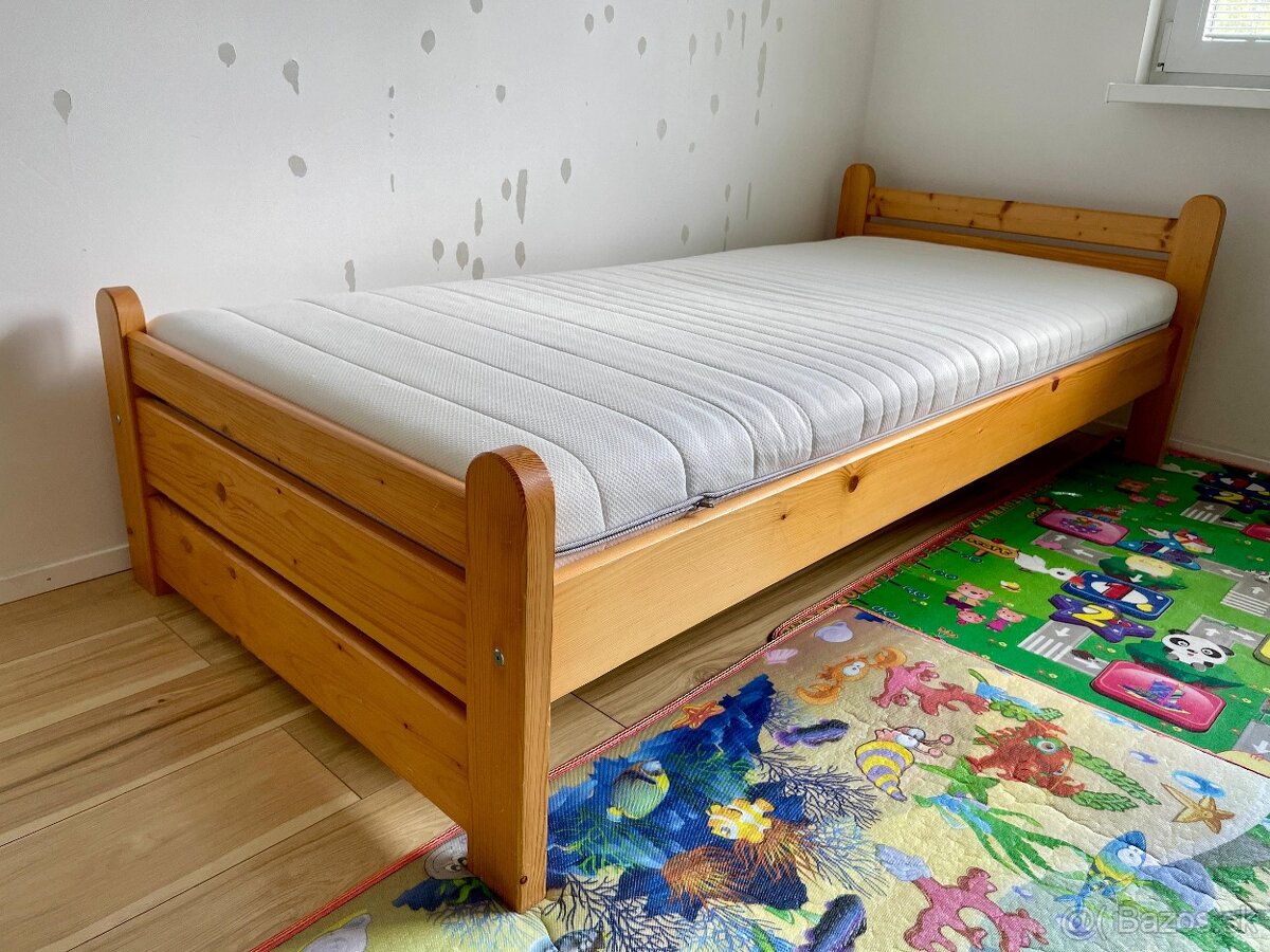 Drevená posteľ s matracom 90x x200 cm