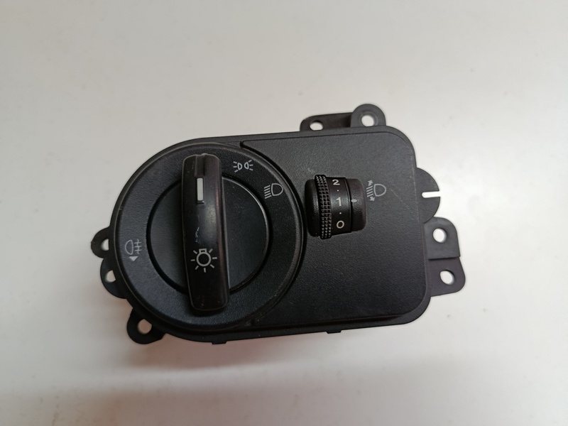 vypinac svetiel ford fusion 2s6t13a024 30€