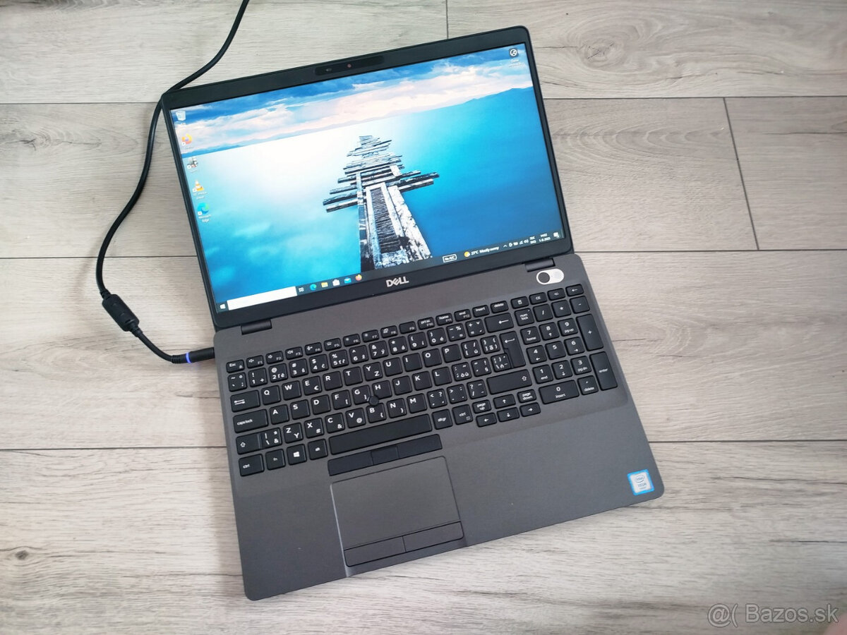 workstation Dell 3541 - Xeon 6-core, 32GB RAM, SSD, Quadro