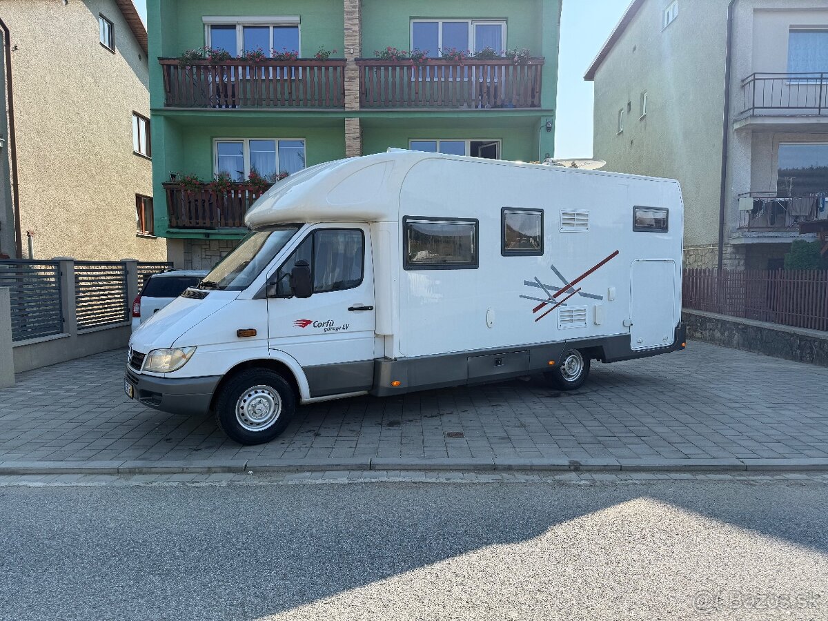 Autokaravan Roller Team Mercedes-Benz