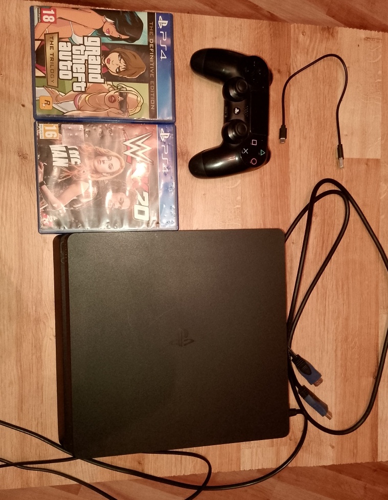 Predám PS4 500GB