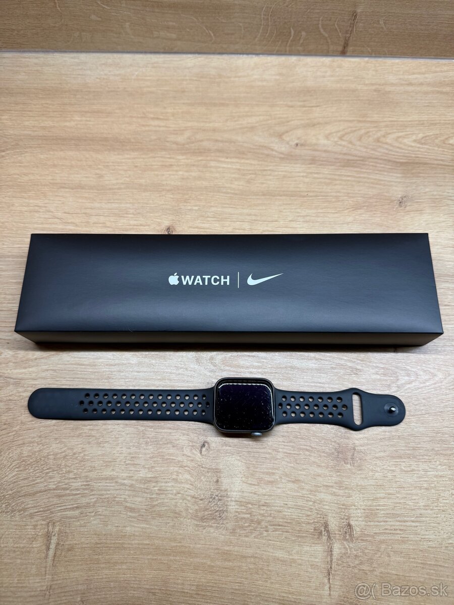 Predám Apple Watch SE 44mm Nike