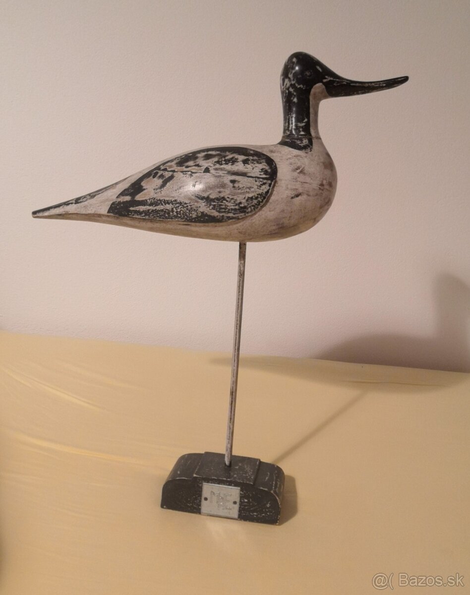 Predám  drevenú sošku vtáka na podstavci