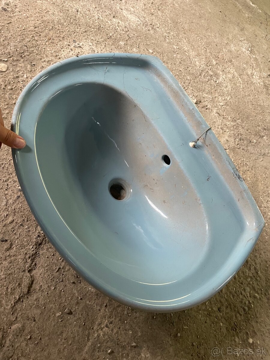 Umývadlo s nohou