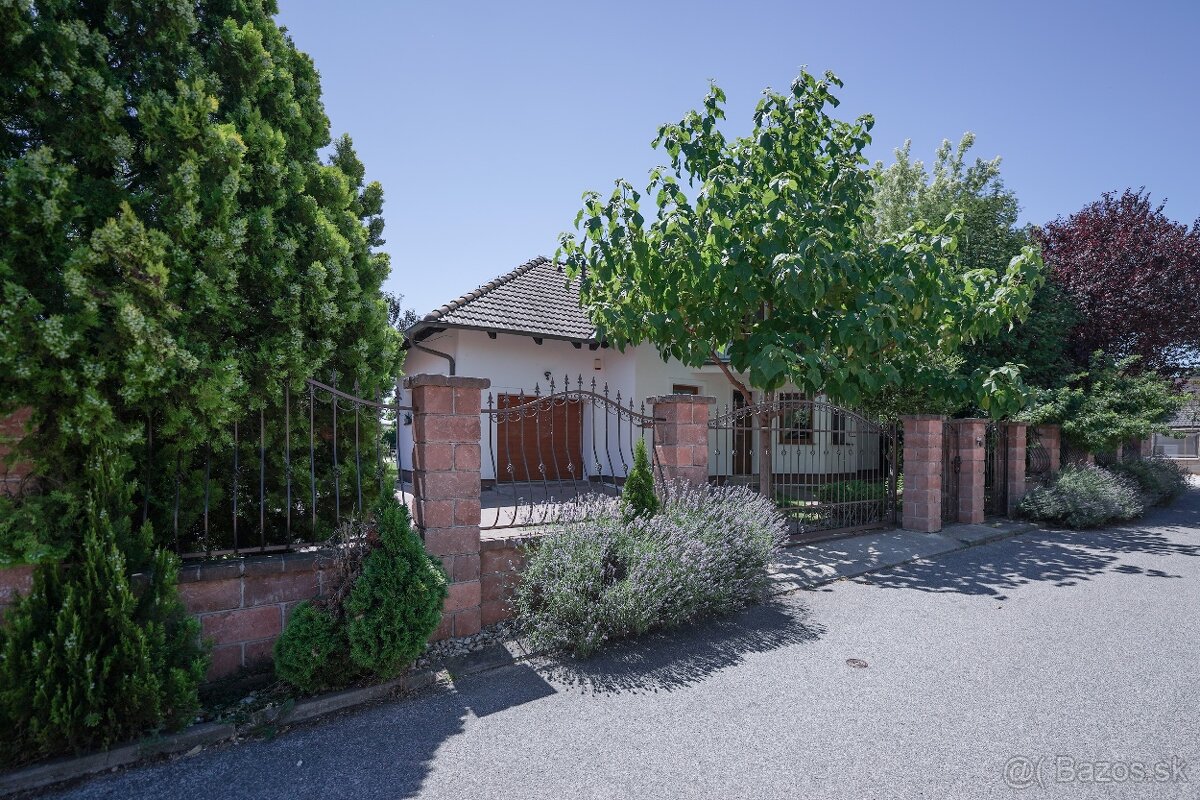 Rodinný dom v obci Rovinka na predaj