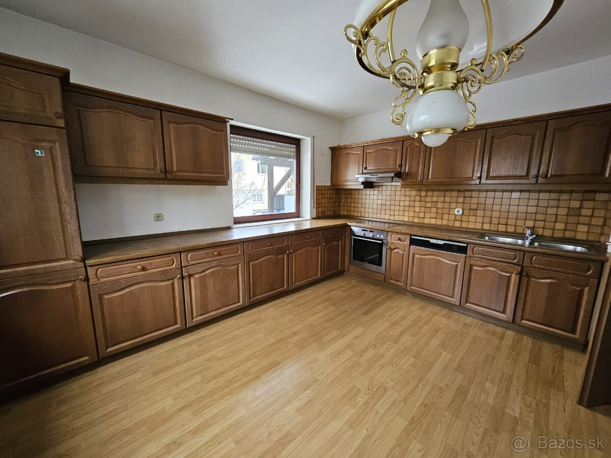 Masívna kuchynská linka z Nemecka so spotrebičmi