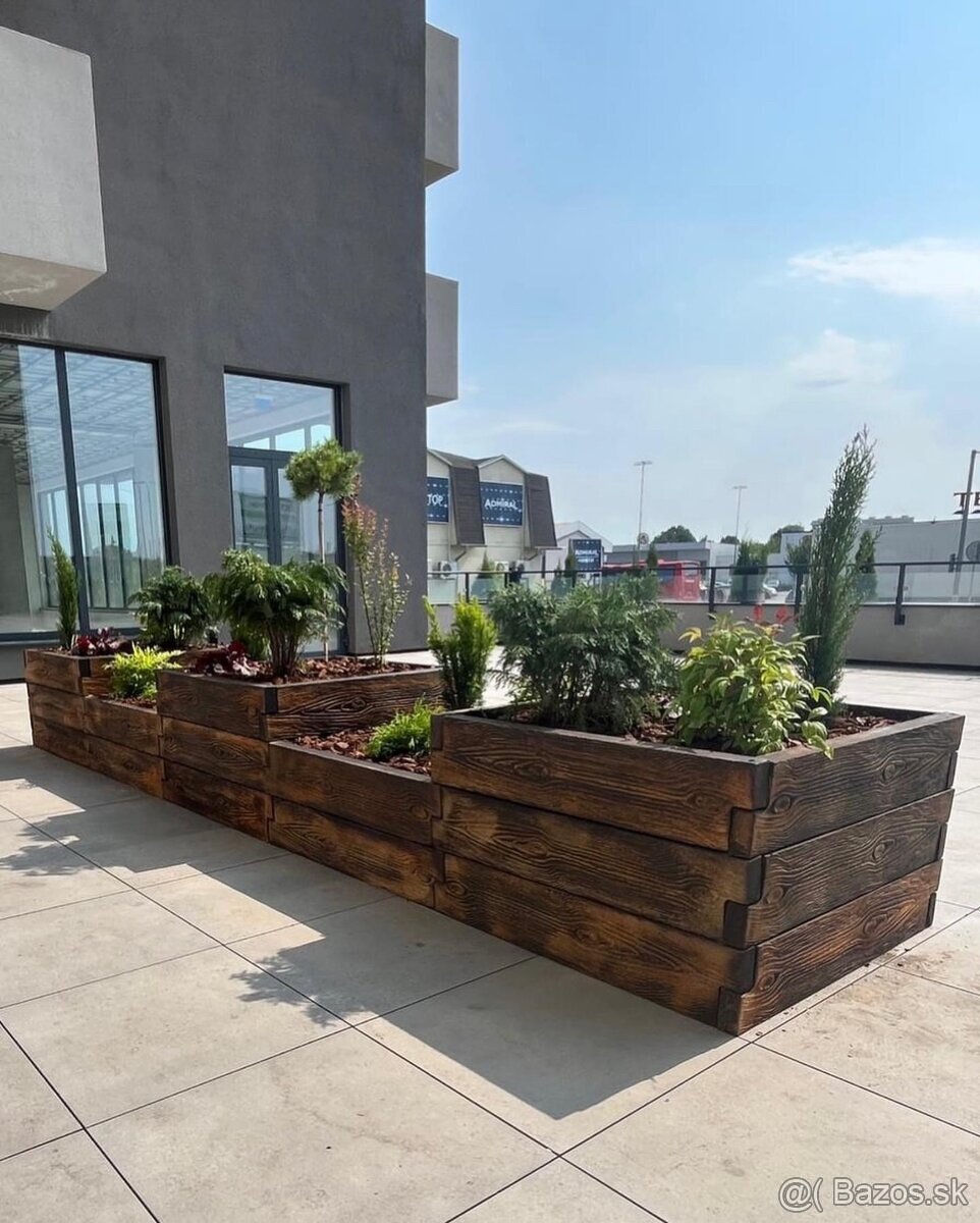 Vyvýšený betónový záhon moduly