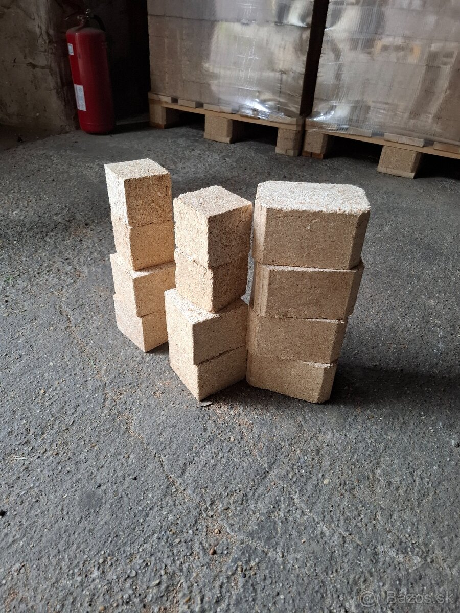Predám lisované paletové kocky na výrobu Europaliet