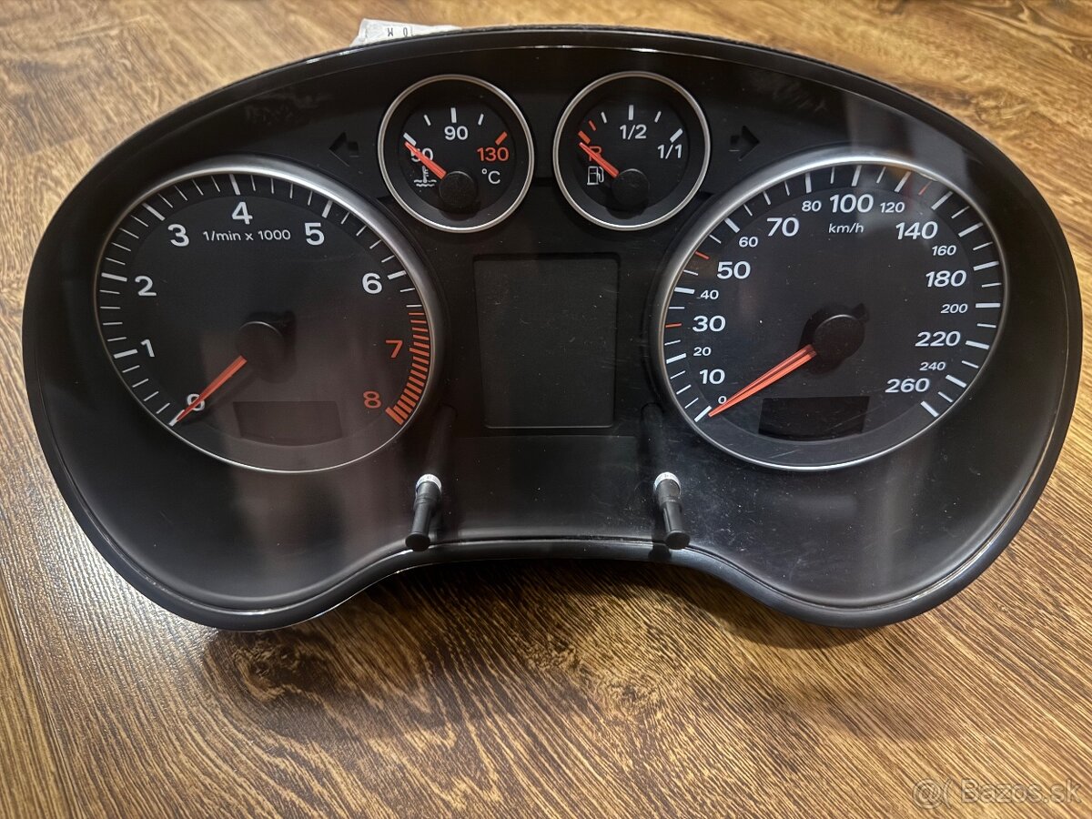 Budíky Audi a3 8p benzin