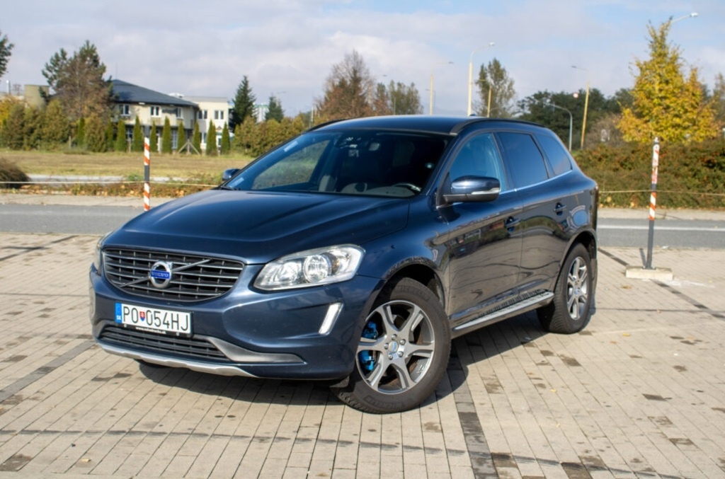 VOLVO XC60 (2015)