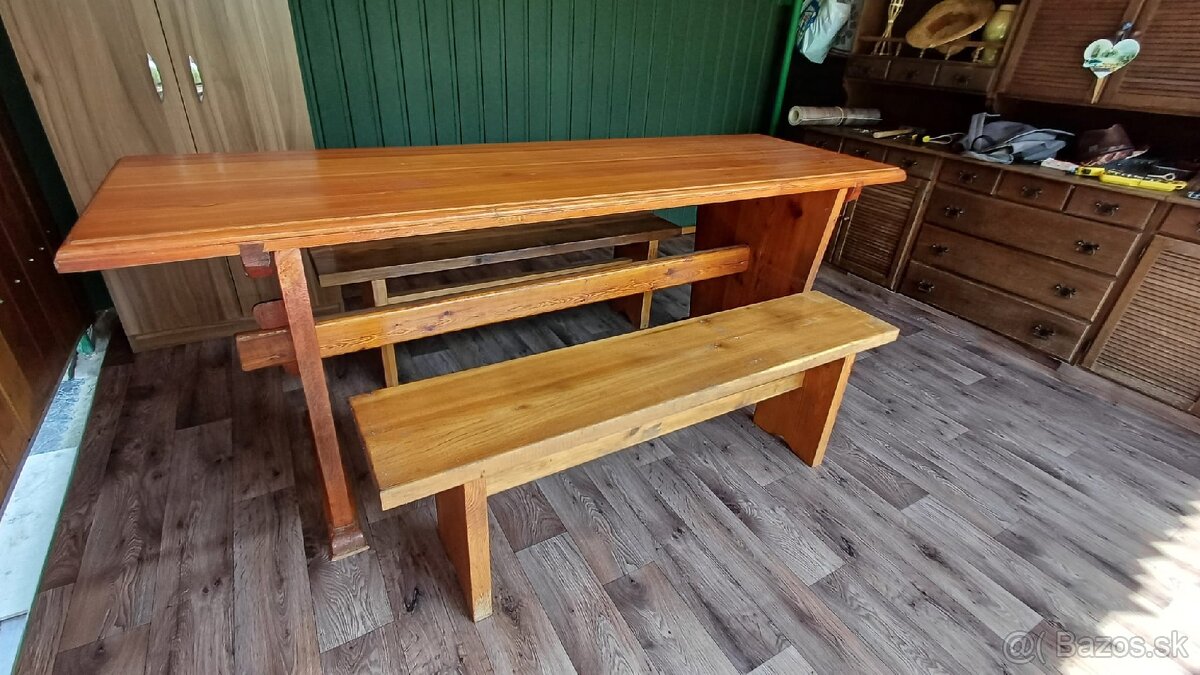 Stôl drevený +2 lavice