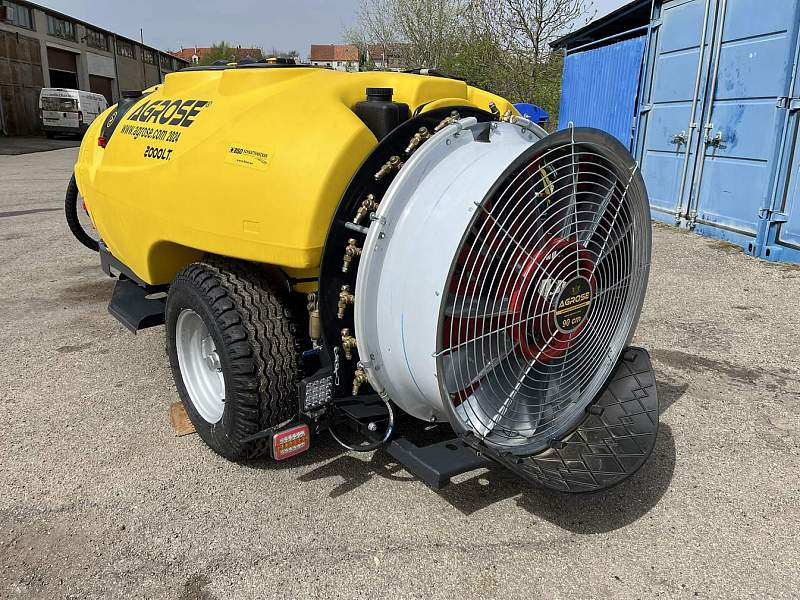 Ťahané rosiče/postrekovače Agrose do sadov a viníc