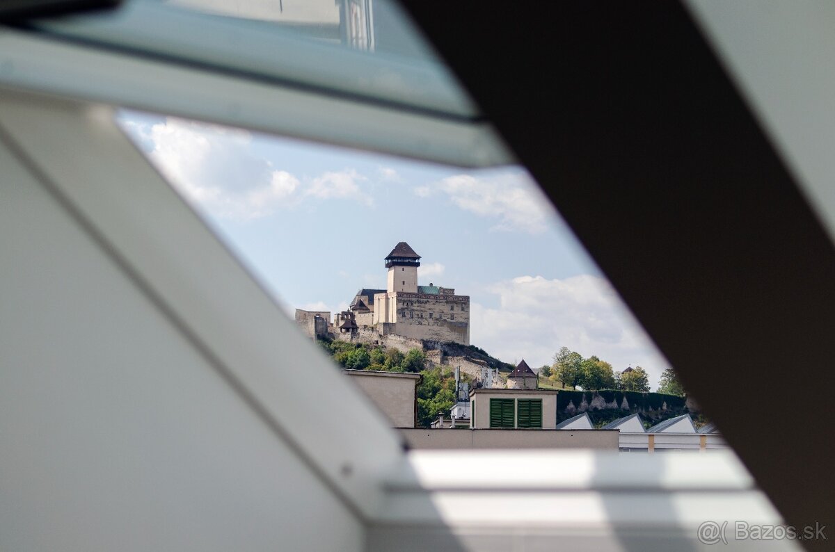 Na predaj: Zabehnutý penzión v centre Trenčína s parkoviskom