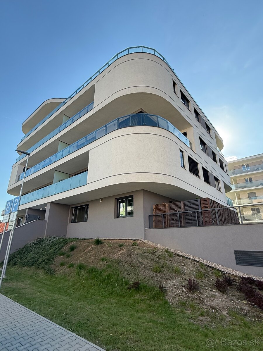 Prenájom Soho I, 2,5 izbový byt+veľká terasa