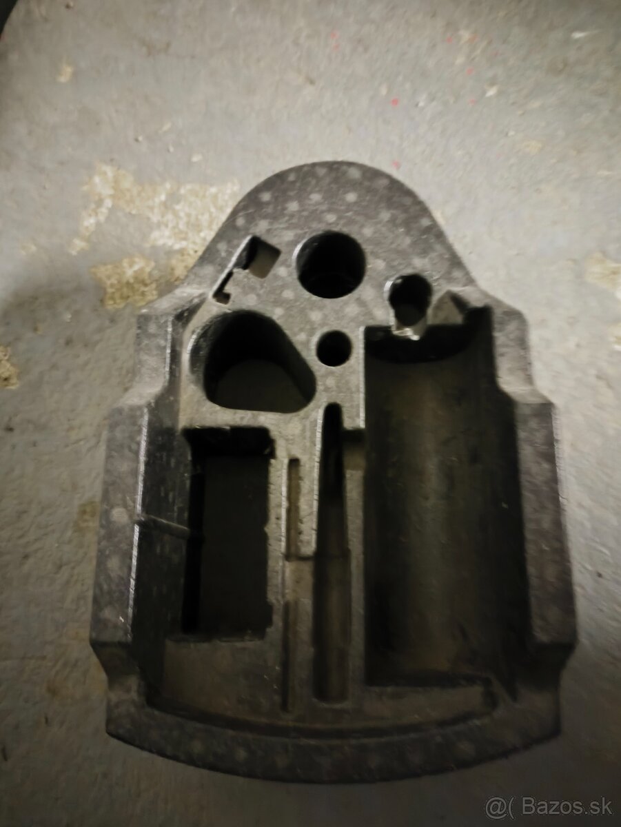 Predám držiak na opravnú sadu na defekt vw passat b 8