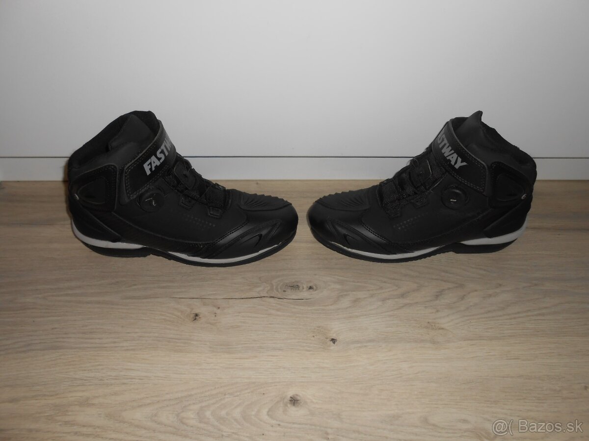 Predam v super stave kozene moto topanky znacky FASTWAY