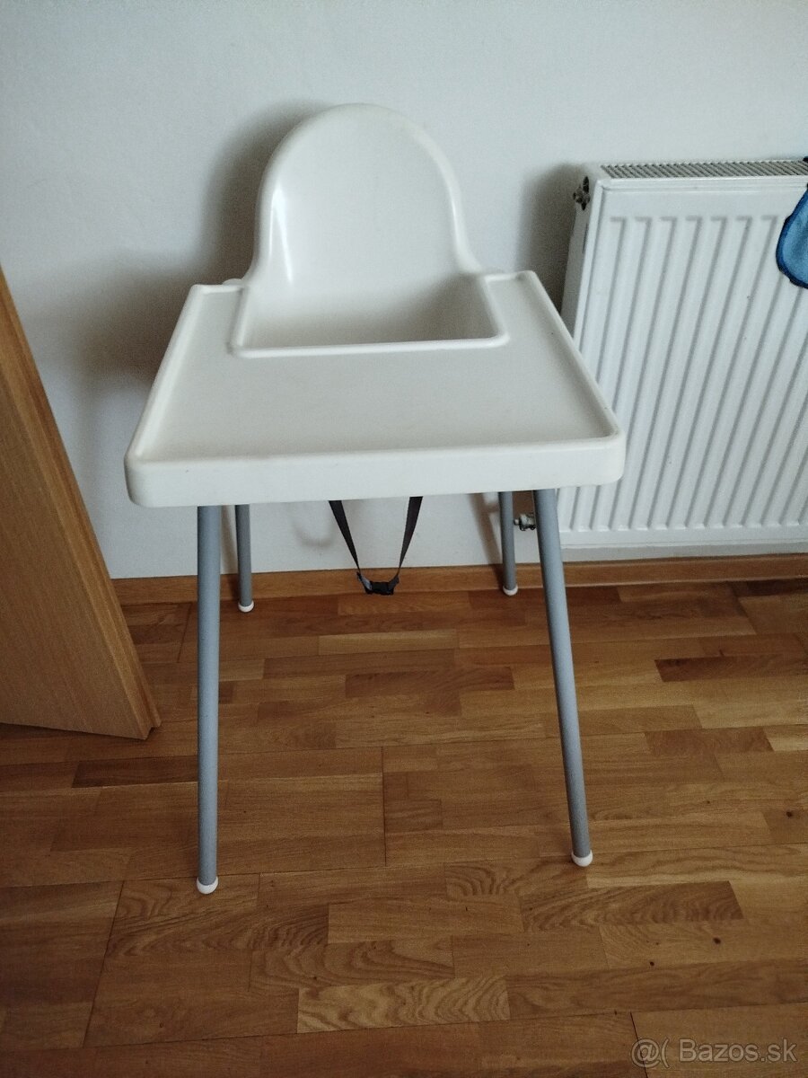 Jedálenská stolička
