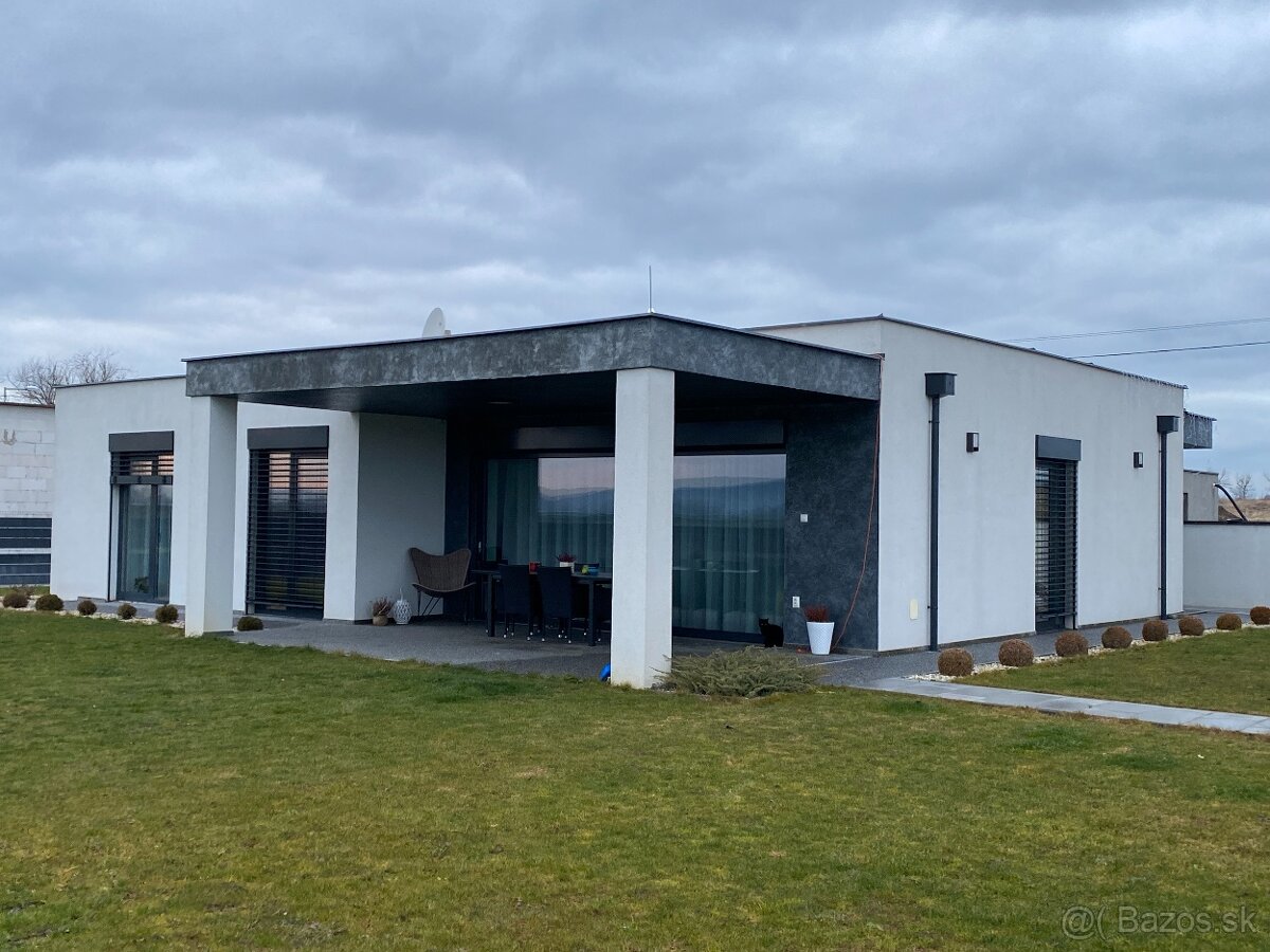 Moderná novostavba v obci Mikušovce okres Lučenec