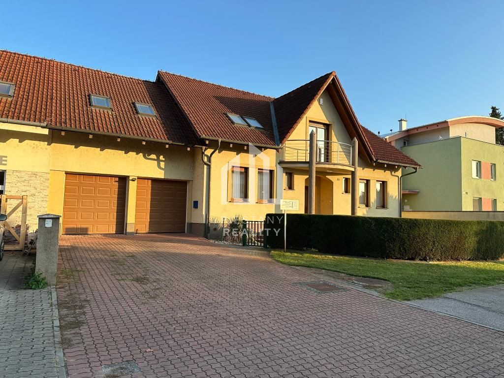 REZERVOVANÉ znížená cena 7i RD v exkluzívnej lokalite Pieš