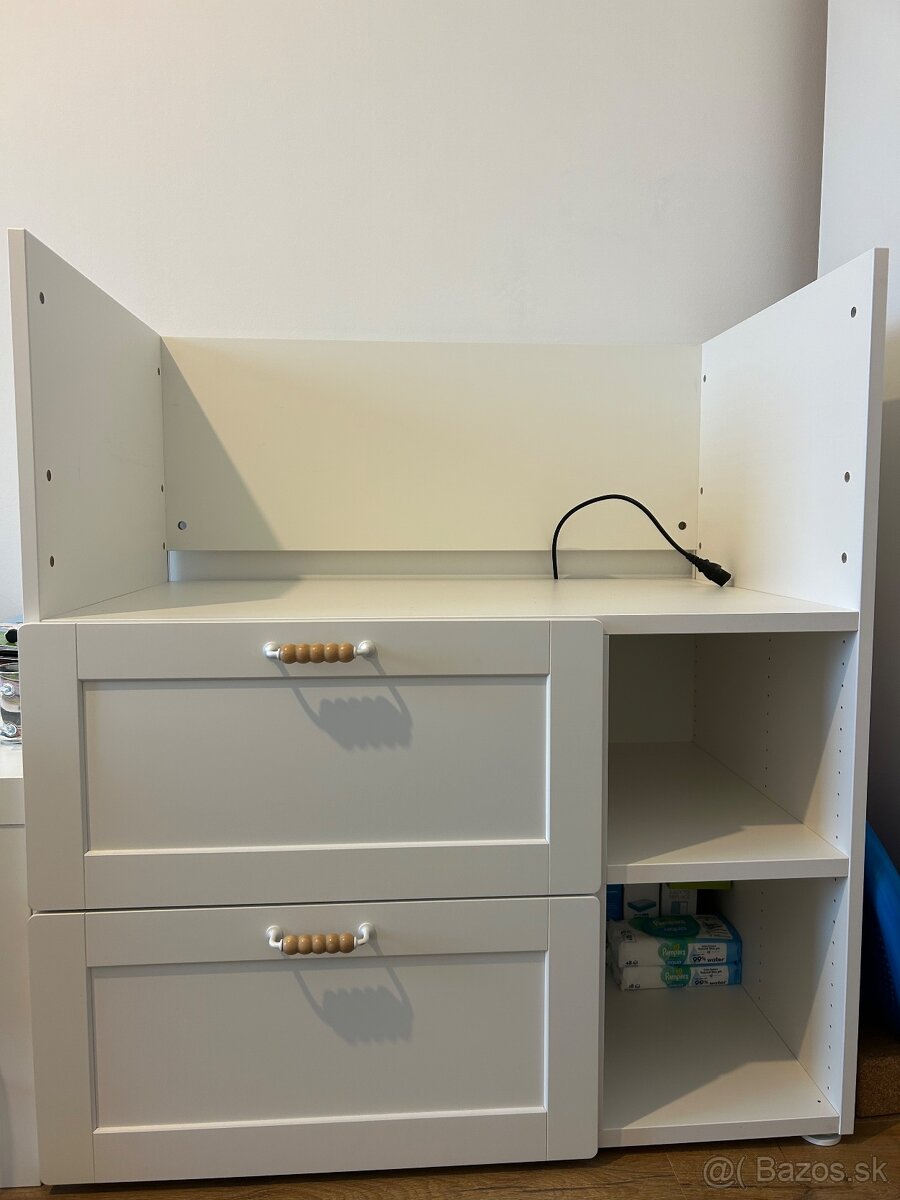 Prebalovaci pult + skrina