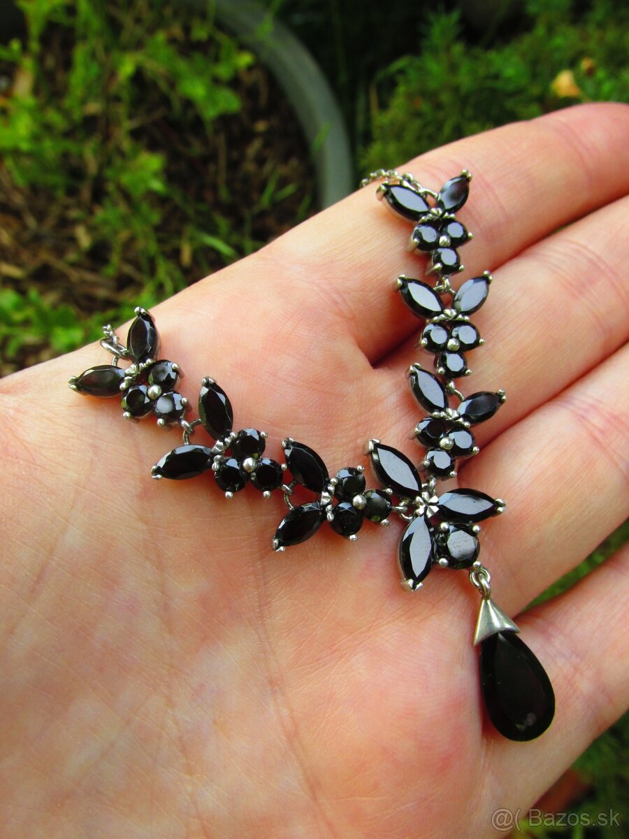 Dámsky strieborný náhrdelník osádzaný kameňom Granát, Ag 925