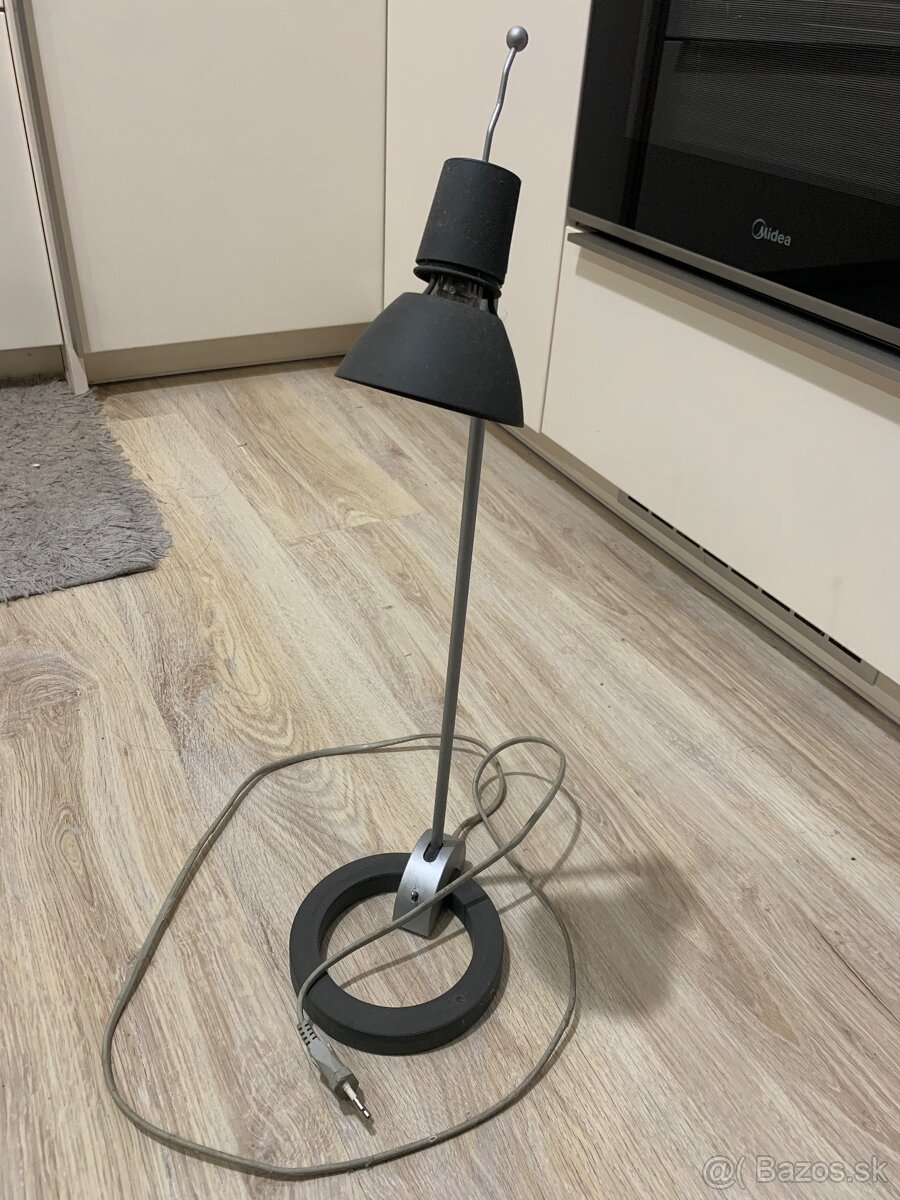 Stolná lampa