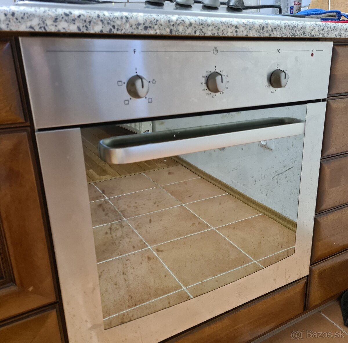 Elektrická rúra Whirlpool čiastočne funkčná